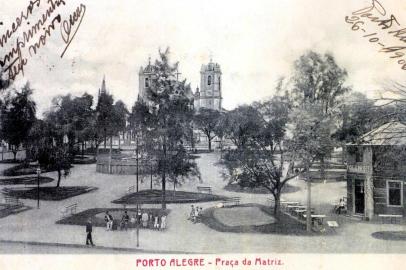  Cartão postal com data de 1906 mostrando a praça da Matriz, hoje Praça Marechal Deodoro.