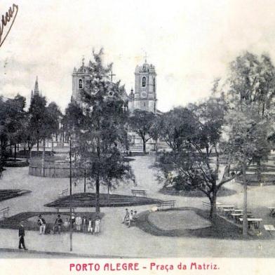  Cartão postal com data de 1906 mostrando a praça da Matriz, hoje Praça Marechal Deodoro.