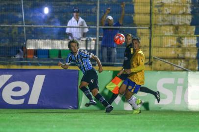 Gremio x PelotasRS - FUTEBOL/CAMPEONATO GAUCHO 2019/GREMIO X PELOTAS - ESPORTES - Lance da partida entre Pelotas e Gremio disputada na noite desta quarta-feira, no Estadio Boca do Lobo, em Pelotas, valida pelo Campeonato Gaucho 2019. FOTO: LUCAS UEBEL/GREMIO FBPAEditoria: SPOIndexador: Lucas UebelSecao: futebolFonte: Gremio.netFotógrafo: Gremio x Pelotas