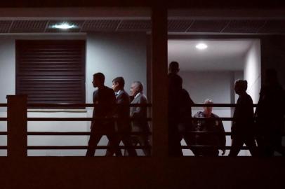  Brazils former president (2016-2018) Michel Temer (3-L), arrives under police escort at the Federal Police headquarters in Rio de Janeiro, Brazil, on March 21, 2019 after being arrested earlier in Sao Paulo as part of the sprawling Car Wash anti-corruption probe. - Temer was the leader of a criminal organization involved in embezzlement and money laundering, the federal prosecutor alleged Thursday, after the former leader was arrested as part of the Car Wash probe. (Photo by Mauro PIMENTEL / AFP)Editoria: CLJLocal: Rio de JaneiroIndexador: MAURO PIMENTELSecao: policeFonte: AFPFotógrafo: STF