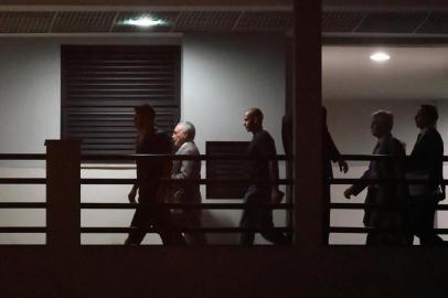  Brazils former president (2016-2018) Michel Temer (2-L), arrives under police escort at the Federal Police headquarters in Rio de Janeiro, Brazil, on March 21, 2019 after being arrested earlier in Sao Paulo as part of the sprawling Car Wash anti-corruption probe. - Temer was the leader of a criminal organization involved in embezzlement and money laundering, the federal prosecutor alleged Thursday, after the former leader was arrested as part of the Car Wash probe. (Photo by Mauro PIMENTEL / AFP)Editoria: CLJLocal: Rio de JaneiroIndexador: MAURO PIMENTELSecao: policeFonte: AFPFotógrafo: STF
