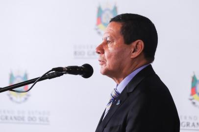  PORTO ALEGRE, RS, BRASIL, 22.03.2019. General Hamilton Mourão, vice-presidente e presidente da República em Exercício (Jair Bolsonaro está no Chile), participou de encontro com governador Eduardo Leite, no Palácio Piratini.FOTO: OMAR FREITAS/AGÊNCIA RBS