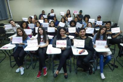  PORTO ALEGRE, RS, BRASIL - 21/03/2019 - Alunos do cursinho pré-vestibular Resgate Popular, que funciona na Fabico.Indexador: ISADORA NEUMANN