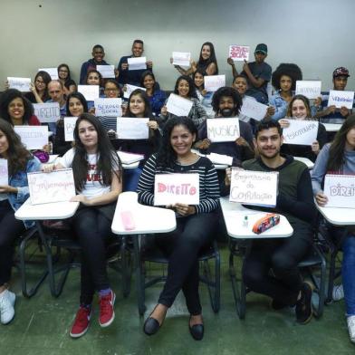  PORTO ALEGRE, RS, BRASIL - 21/03/2019 - Alunos do cursinho pré-vestibular Resgate Popular, que funciona na Fabico.Indexador: ISADORA NEUMANN