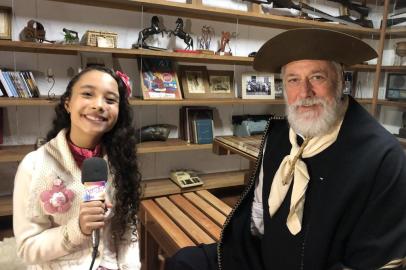 MARAU (RS): Luiza Barbosa e Mano Lima - Luiza, que também recebeu homenagem, gravou uma reportagem para o Jornal do Almoço, em que conta os bastidores da festa como repórter mirim do programa. 