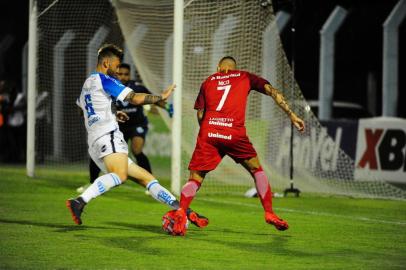 Inter e Novo Hamburgo se enfrentam no Estádio do Vale em partida válida pelo jogo de ida das quartas de final do Gauchão. No lance, Nico López.