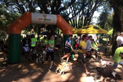 Corridas celebram aniversário de 247 anos de Porto Alegre. Na imagem, a corrida Vai Totó, na redenção.