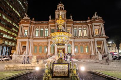 Porto Alegre, RS - 19/04/2017Refletores de luz são instalados na praça MontevidéoNa foto:Foto: Joel Vargas/PMPA