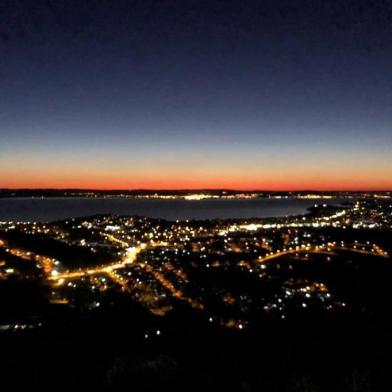 Vista do topo do Morro da Tapera, em Porto Alegre