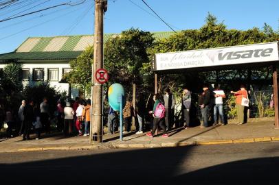  CAXIAS DO SUL, RS, BRASIL, 21/03/2018. UBS Esplanada tem filas para atendimento desde as primeiras horas do dia. (Diogo Sallaberry/Agência RBS)