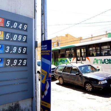  Posto de gasolina cobrando mais de R$ 5 por litro em Bagé. Na foto, Posto Ipiranga Master. 