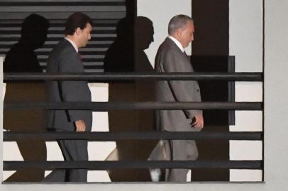 Brazil's former president (2016-2018) Michel Temer (R) leaves the Federal Police headquarters in Rio de Janeiro, Brazil, on March 25, 2019, after a Brazilian judge ordered his immediate release, days after he was detained on allegations of being the leader of a "criminal organization." - Temer, who was arrested Thursday in Sao Paulo and transferred to Rio de Janeiro, is the second ex-president of the Latin American country to be caught up in a sprawling, years-long anti-corruption probe called Car Wash that has claimed scores of political and corporate scalps. The preventative detention of Temer, the 78-year-old predecessor of the current far-right President Jair Bolsonaro, had no legal justification, judge Antonio Ivan Athie said in the ruling. (Photo by MAURO PIMENTEL / AFP)