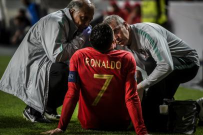 Cristiano Ronaldo sofre lesão em amistoso de Portugal