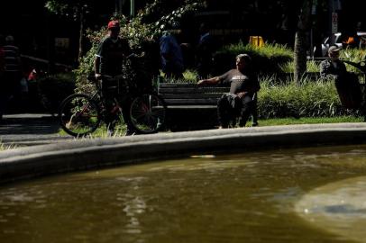  CAXIAS DO SUL, RS, BRASIL, 26/03/2019Sol e calor na manhã no centro de Caxias nesta terça.  (Lucas Amorelli/Agência RBS)