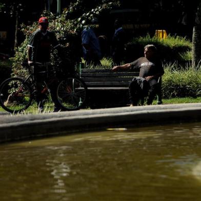  CAXIAS DO SUL, RS, BRASIL, 26/03/2019Sol e calor na manhã no centro de Caxias nesta terça.  (Lucas Amorelli/Agência RBS)