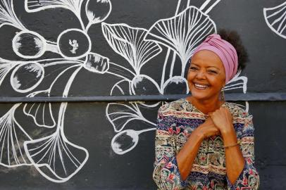  PORTO ALEGRE, RS, BRASIL 26/03/2019 - Loma Pereira, Prêmio Açorianos, cantora que tem 40 anos de trajetória na música porto-alegrense. (FOTO: ROBINSON ESTRÁSULAS/AGÊNCIA RBS)