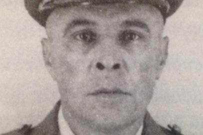 Três dias após o golpe, Alfeu de Alcântara Monteiro foi assassinado na Base Aérea de Canoas. A tese era de que o tenente-coronel - promovido postumamente a coronel - havia resistido à sua deposição no cargo de comandante da 5ª Zona Aérea. Alfeu foi atingido com tiros e a necropsia atestou que foram disparados de uma posição fora do seu campo de visão. Alfeu era contrário ao golpe contra João Goulart, mas estava marcado desde 1961, quando teve participação ativa na resistência ao ataque que seria feito por caças da Aeronáutica ao Palácio Piratini, de onde Leonel Brizola comandava um levante para a garantir a posse de Jango. Alfeu foi substituído pelo brigadeiro Nelson Freire Lavanere-Wanderley, que prendeu todos os rebelados de 1961. Lavanere foi o primeiro ministro da Aeronáutica no governo Castello Branco. O reconhecimento definitivo de que a morte de Alfeu foi por motivos políticos só ocorreu em 2003.