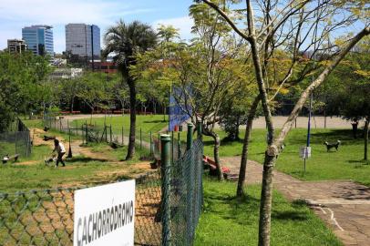  PORTO ALEGRE, RS, BRASIL, 05-10-2018: Cachorródromo do Parque Germânia. No local, um cão da raça pitbull atacou e matou um yorkshire. (Foto: Mateus Bruxel / Agência RBS)