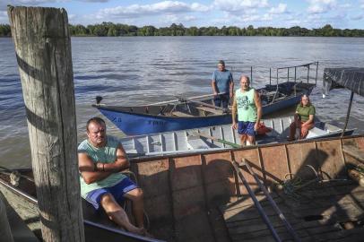  PORTO ALEGRE, RS, BRASIL, 26/03/2019: Fomos até a Colônia Z-5, na Ilha da Pintada, falar com alguns pescadores sobre o atraso na liberação do seguro-defeso. A primeira parcela deveria ter sido paga ainda em novembro. A Colônia estima que mais de 400 pescadores ainda não receberam os valores do INSS.  Indexador: ISADORA NEUMANN