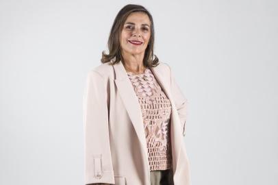  PORTO ALEGRE, RS, BRASIL, 07-02-2019: A corregedora do Tribunal de Justiça, Denise Cezar, posa no estúdio. Ela é homenageada no Prêmio Donna Mulheres que Inspiram 2019. (Foto: Mateus Bruxel / Agência RBS)