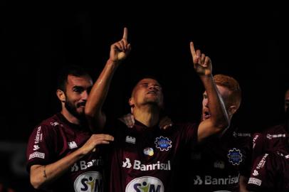  CAXIAS DO SUL, RS, BRASIL, 28/03/2019. SER Caxias x Aimoré, jogo de volta das quartas-de-final do Campeonato Gaúcho (Gauchão 2019) e realizado no estádio Centenário. (Porthus Junior/Agência RBS)