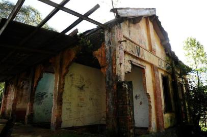  CAXIAS DO SUL, RS, BRASIL, 23/07/2015 - Entre Caxias do Sul e Carlos Barbosa, situação dos trilhos de trem é precária. Na foto estação ferroviária de Nova Sardenha, Nova Sardenha em Farroupilha (JONAS RAMOS/AGÊNCIA RBS)