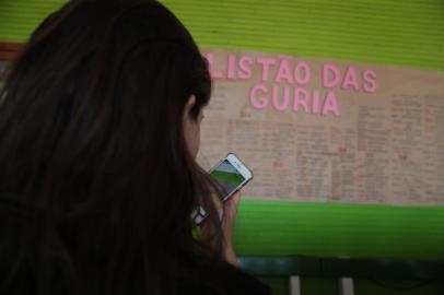 Gurias do Anchieta vão fazer um protesto pela manhã. Vão ler manifesto sobre o famoso ¿??listão¿?? que há anos elege os mais lindos e lindas de todo o Ensino Médio. Escola apoia a iniciativa. 