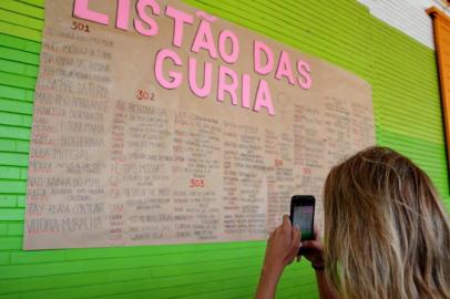  PORTO ALEGRE, RS, BRASIL, 29/03/2019- Alunas do Colégio Anchieta fazem manifesto contra lista das mais bonitas. (FOTOGRAFO: FERNANDO GOMES / AGENCIA RBS)