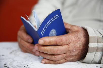  PORTO ALEGRE, RS, BRASIL, 09-08-2018. Eroni Corrêa desempregado desde julho de 2017 encontra dificuldades para encontrar trabalho de carteira assinada. (FOTO: ANDERSON FETTER/AGÊNCIA RBS)