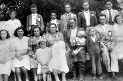  Paulo Fochesato casou com Brigida Martello em 17 de maio de 1918 na Villa de Antônio Prado. O casal teve 14 filhos (foto) 