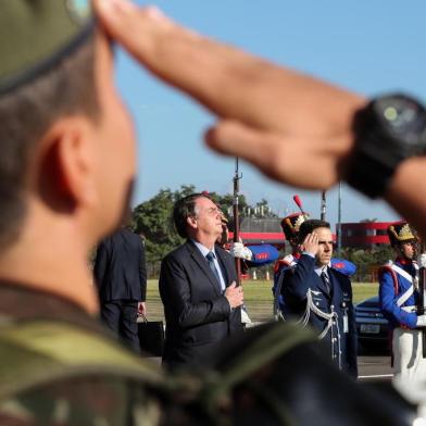 (Brasília - DF, 29/03/2019) Presidente da República, Jair Bolsonaro durante hasteamento da Bandeira Nacional no Palácio da AlvoradaFoto: Marcos Corrêa/PR