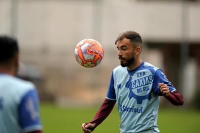 CAXIAS DO SUL, RS, BRASIL, 12/03/2019Treino do SER Caxias no centenário.Eduardo Diniz, lateral esquerdo (Lucas Amorelli/Agência RBS)