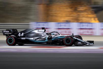 Mercedes British driver Lewis Hamilton steers his car during the Formula One Bahrain Grand Prix at the Sakhir circuit in the desert south of the Bahraini capital Manama, on March 31, 2019. (Photo by KARIM SAHIB / AFP)