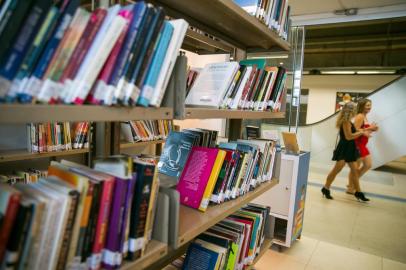  NOVO HAMBURGO,  RS, BRASIL, 31/03/2019-  Biblioteca na Estação Novo Hamburgo. (FOTOGRAFO: ANDRÉA GRAIZ / AGENCIA RBS)Indexador: Andrea Graiz