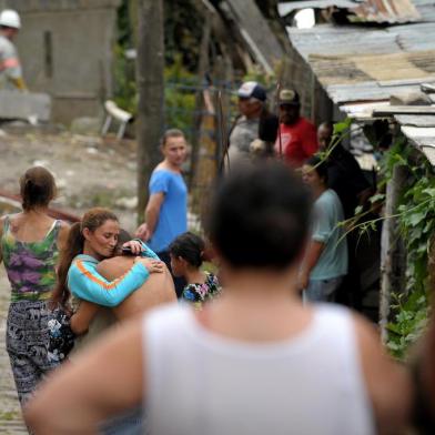 CAXIAS DO SUL, RS, BRASIL, 31/03/2019Homícídio no bairro vila Ipê na rua Canário. (Lucas Amorelli/Agência RBS)