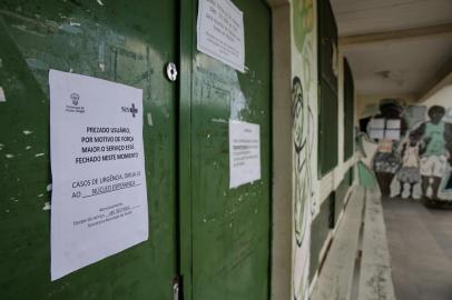  PORTO ALEGRE, RS, BRASIL, 01-04-2019: Posto de saúde, escolas e creches fechados no bairro Restinga por causa da insegurança. Facções rivais disputam o comando do tráfico na região e tiroteios têm sido frequentes no bairro. (Foto: Mateus Bruxel / Agência RBS)