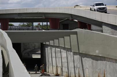 PORTO ALEGRE, RS, BRASIL, 19-03-2019: Trincheira da avenida Ceará. Obras não concluídas da Copa de 2014. (Foto: Mateus Bruxel / Agência RBS)