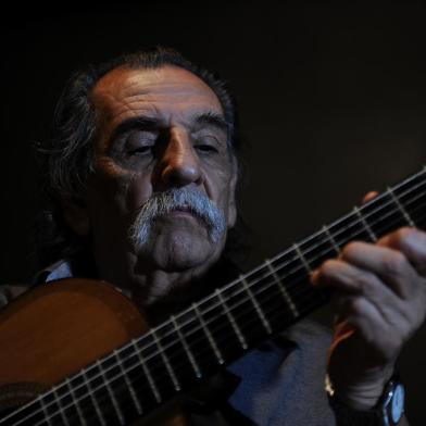  CAXIAS DO SUL, RS, BRASIL, 02/04/2019 - Violonista argentino radicado em Caxias do Sul, Dom Lucio Yanel apresenta o show Universo Pampa nesta quinta-feira, no Teatro Pedro Parenti (Casa da Cultura). (Marcelo Casagrande/Agência RBS)