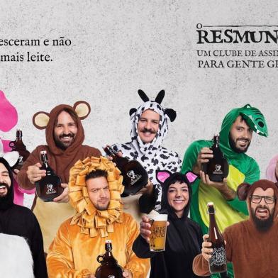  Banner de divulgação da campanha do clube de assinatura de cervejas O Resmungão, em que cervejeiros usaram fantasias em alusão a antiga campanha da Parmalat.