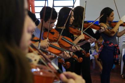  CACHOEIRINHA, RS, BRASIL, 02/04/2019- Prefeitura de Cachoeirinha ampliou projeto Música, Ação e Inclusão (MAI) nas escolas do município e está ofertando 100 oficinas de música para 1,6 mil alunos. Na foto- Esc. Mun. Getulio Vargas.(FOTOGRAFO: TADEU VILANI / AGENCIA RBS)