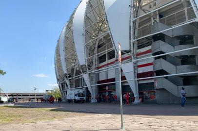 Beira-Rio tem a presença de cambistas no dia do jogo entre Inter e River Plate