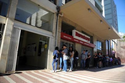  CAXIAS DO SUL, RS, BRASIL 01/03/2019Fila no Sine de Caxias do Sul após Lojas Havan anunciar a abertura de 100 vagas de emprego. (Felipe Nyland/Agência RBS)