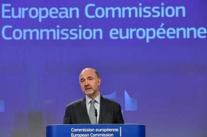  European Commissioner for Economic and Financial Affairs, Taxation and Customs Pierre Moscovici speaks during a press conference on Brexit preparedness in the area of customs at the European Commission headquarters in Brussels on April 3, 2019. (Photo by EMMANUEL DUNAND / AFP)Editoria: POLLocal: BrusselsIndexador: EMMANUEL DUNANDSecao: diplomacyFonte: AFPFotógrafo: STF