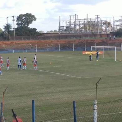 penalti do são borja contra o passo fundo