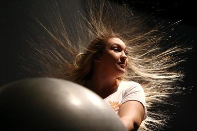  PORTO ALEGRE, RS, BRASIL, 03/04/2019- Reinauguração do Museu da PUC. Na foto- Danielle Fraga, 18 anos.. (FOTOGRAFO: JEFFERSON BOTEGA / AGENCIA RBS)