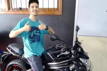 Ramon Paim Scopel morre em acidente de motocicleta ocorrido na rua Padre Raul Accorsi, bairro De Zorzi em Caxias do Sul