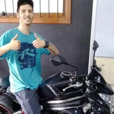 Ramon Paim Scopel morre em acidente de motocicleta ocorrido na rua Padre Raul Accorsi, bairro De Zorzi em Caxias do Sul