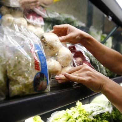  PORTO ALEGRE, RS, BRASIL, 30-10-2018: Crescimento do setor hortifrutti no varejo e mercados da capital, composto por verduras, frutas e legumes (FOTO FÉLIX ZUCCO/AGÊNCIA RBS, Caderno Campo e Lavoura).