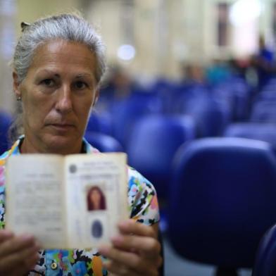  PORTO ALEGRE, RS, BRASIL - Regra de transição da Reforma da Previdência. Denise Martins, 54 anos.