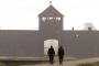 658371833POLÓNIA - 29-07-2016 - O Papa Francisco prestou uma emocionada homenagem às vítimas do nazismo com uma visita, nesta sexta-feira, ao campo de concentração de Auschwitz, na Polônia, onde percorreu em silêncio o local onde mais de 1 milhão de pessoas, em sua imensa maioria judeus, foram assassinadas. (FOTO: JOE KLAMAR / AFP)Editoria: RELLocal: BrzezinkaIndexador: JOE KLAMARSecao: popeFonte: AFPFotógrafo: STF